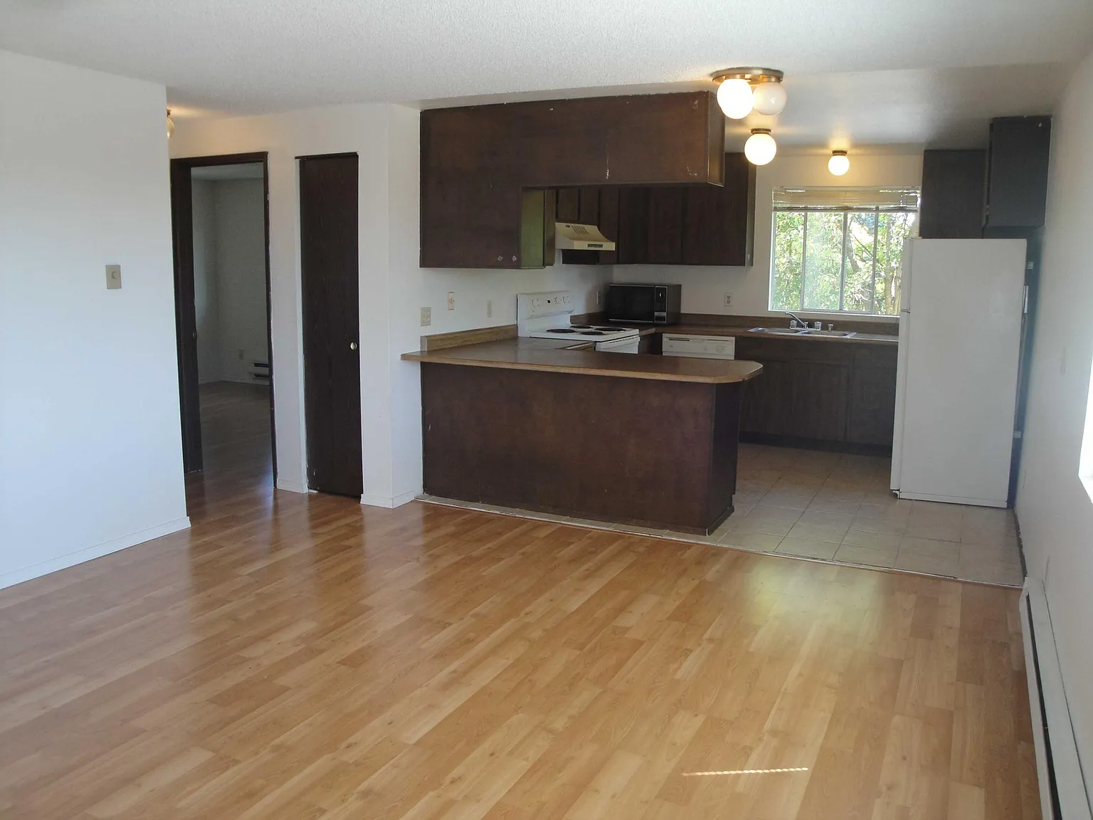 2 bed, 850 sqft, $1,595 — Photo 3