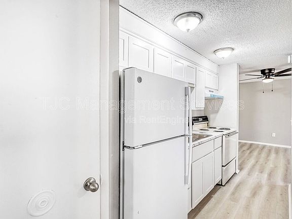 4th image of 1138 N Corona St APT 201