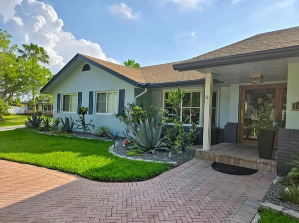 14870 SW 152nd Ct, Miami, FL 33196