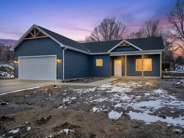 8 Hunting Trail Ave, Quincy, MI 49082