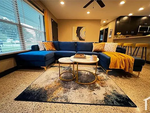 3 bed, 1333 sqft, $3,000 — Photo 3