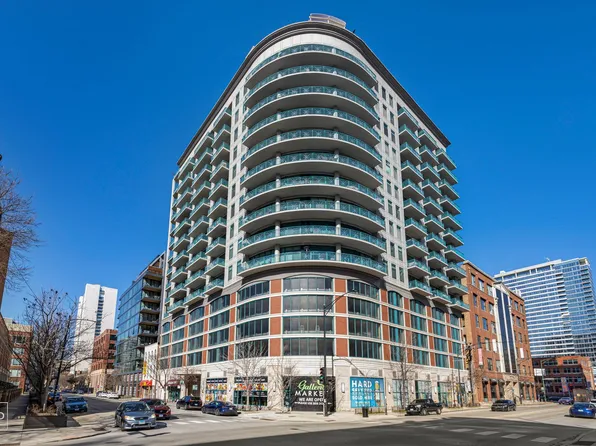 340 W Superior St APT 1503, Chicago, IL 60654