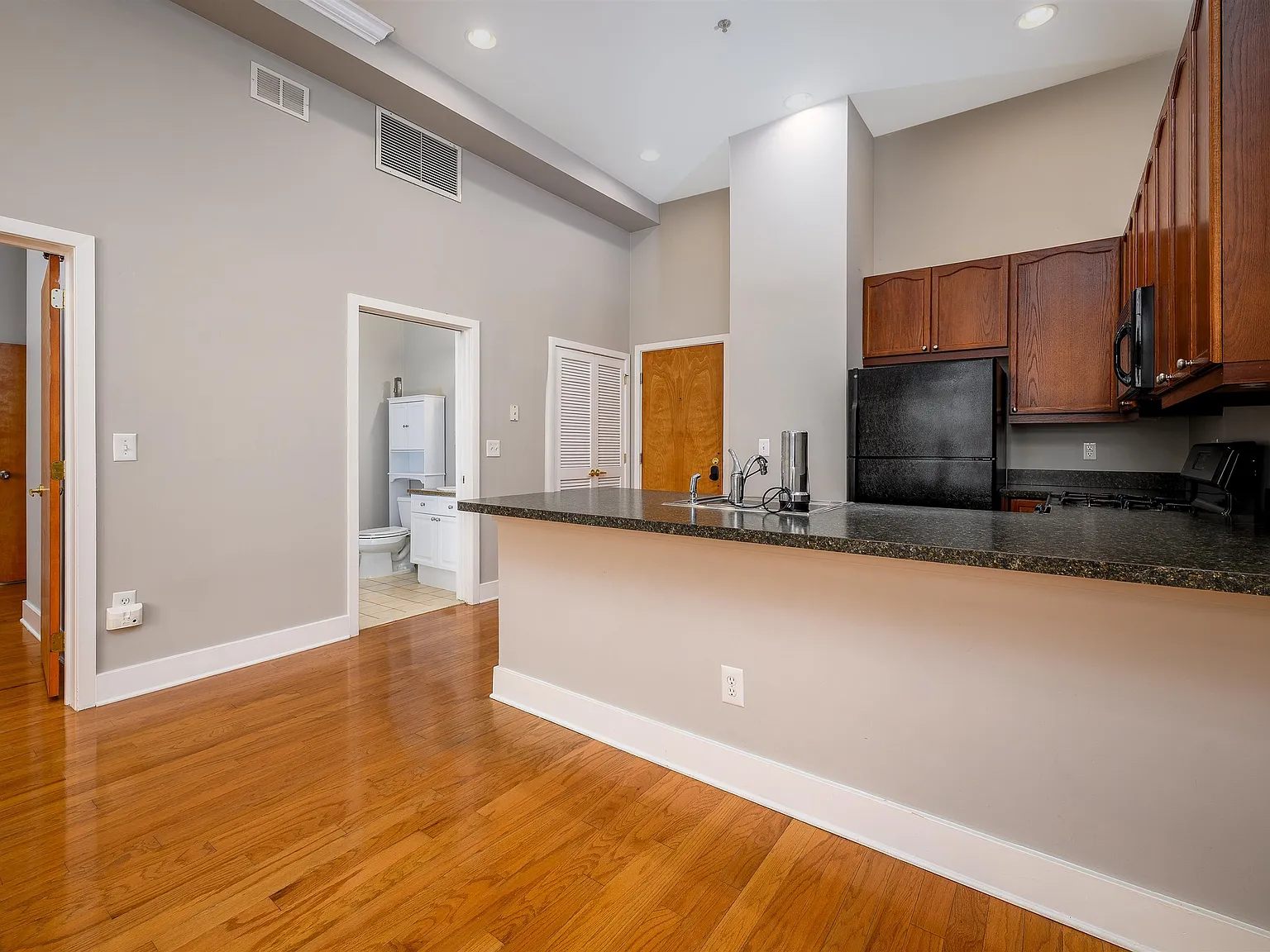 61 Grand St — Photo 2