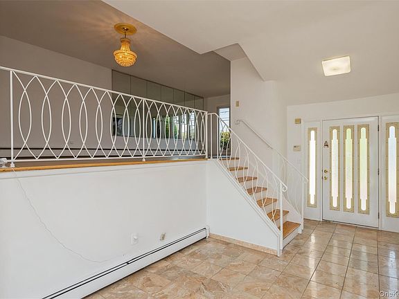 5th image of 258 Aster Street