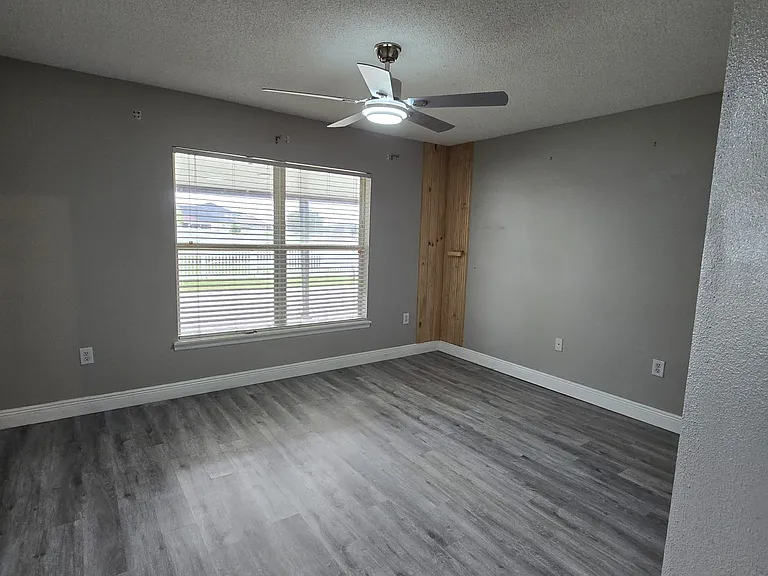 3403 Waterfront Dr — Photo 4