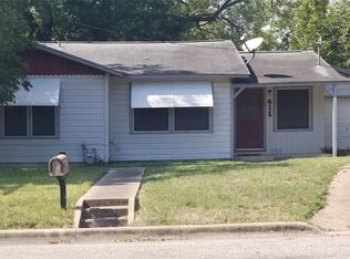 415 W 13th St, Shiner, TX 77984