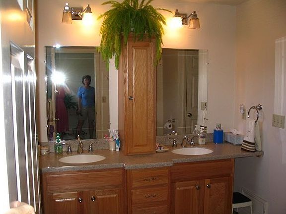 2 sinked bath off of masterbed and hall!!