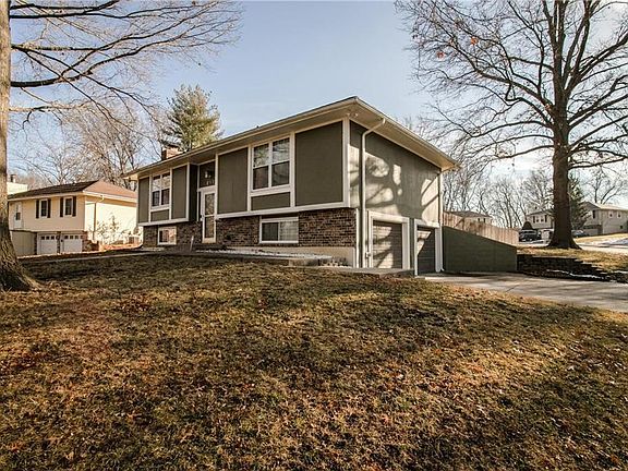 3rd image of 535 NE Noeleen Ln