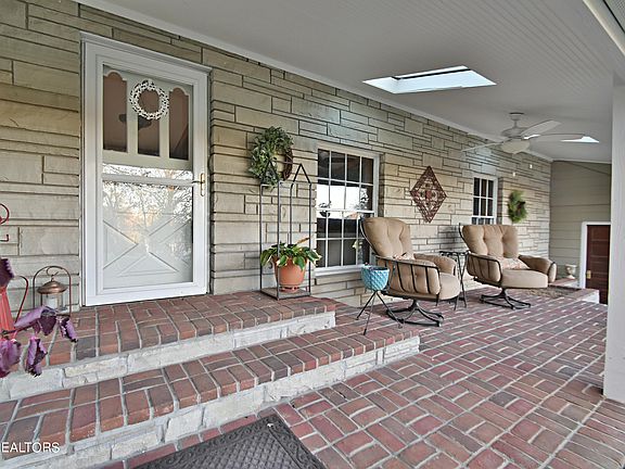 5th image of 213 Belleaire Dr