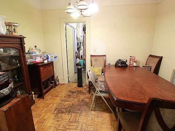 5th image of 276 Linden St #3FAMILY