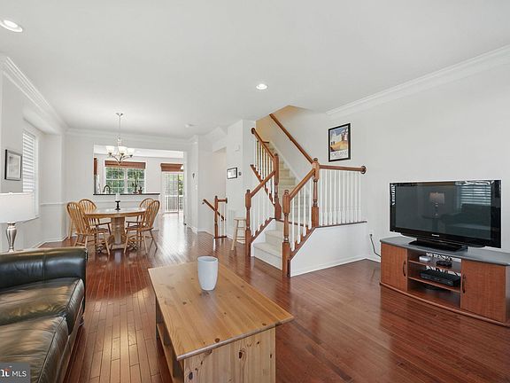 4th image of 23092 Sunbury St
