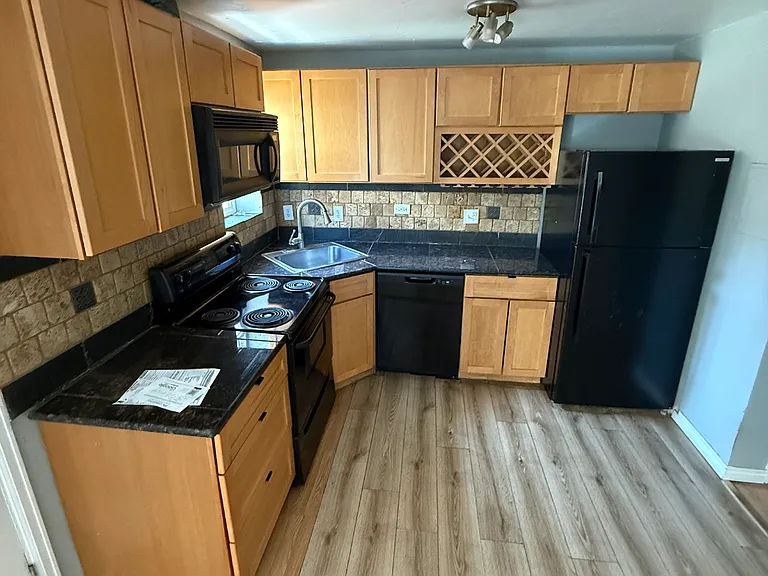 1355 Gaylord St #7 — Photo 8