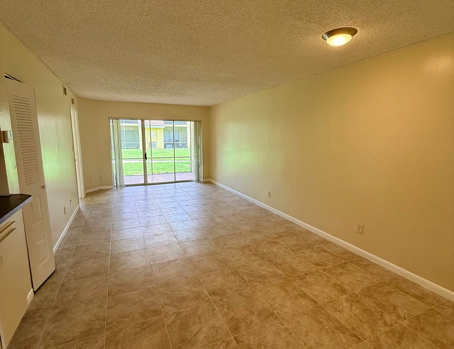 2 bed, 2.0 bath, 1044 sqft, $2,000 — Photo 2