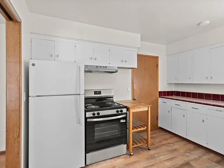 4815 SE Yamhill St — Photo 1