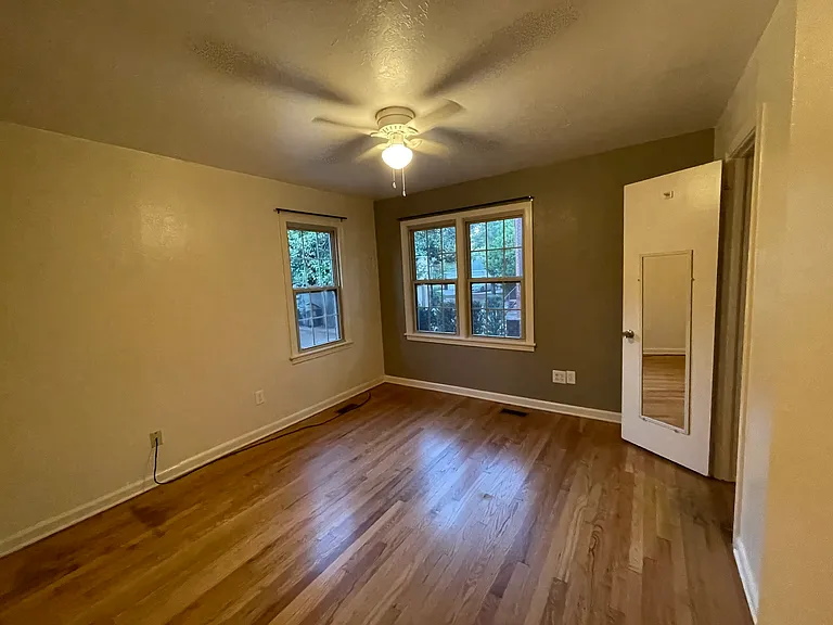 4414 N Harvey Pkwy #D — Photo 2