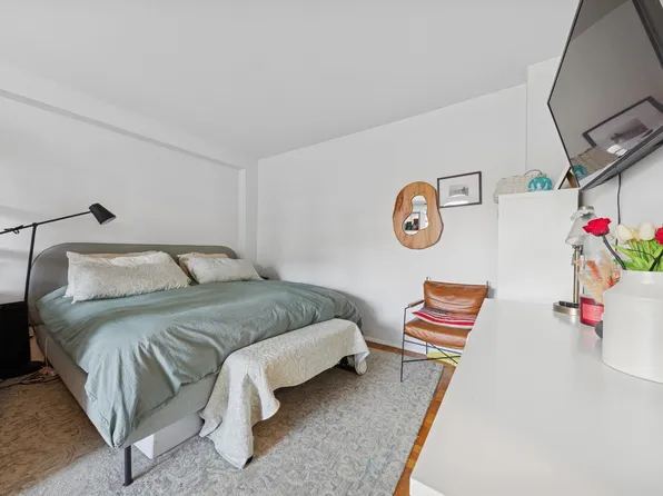 3725 Henry Hudson Parkway West image 3 of 6