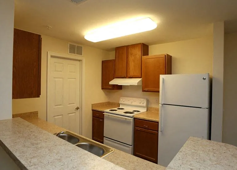 Robinson Park Apartments — Photo 10