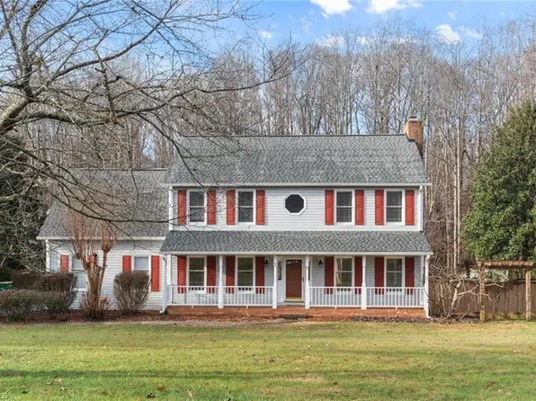 1005 Greenly Dr, Pfafftown, NC 27040