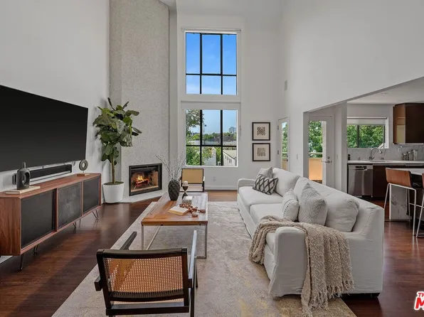 720 Huntley Dr APT 202, West Hollywood, CA 90069