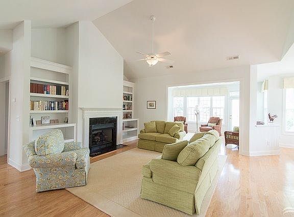 5th image of 4413 Rose Hill Place SE