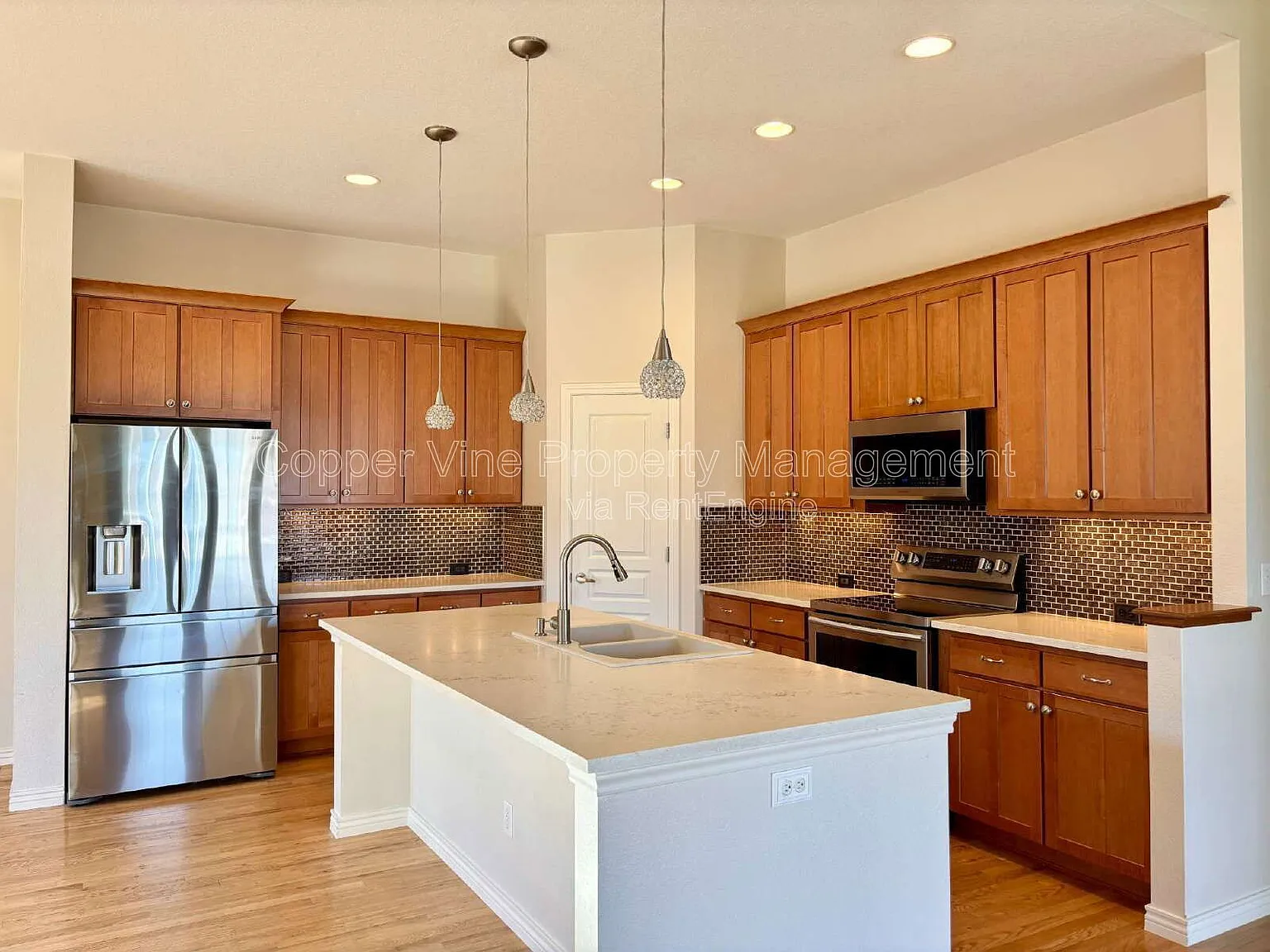 2 bed, 2.0 bath, 3050 sqft, $2,900 — Photo 4