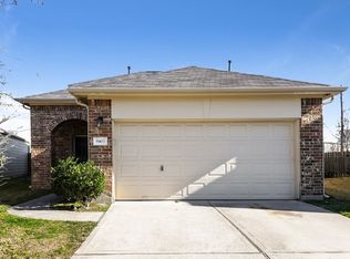 9402 Green Mills Dr, Houston, TX 77070