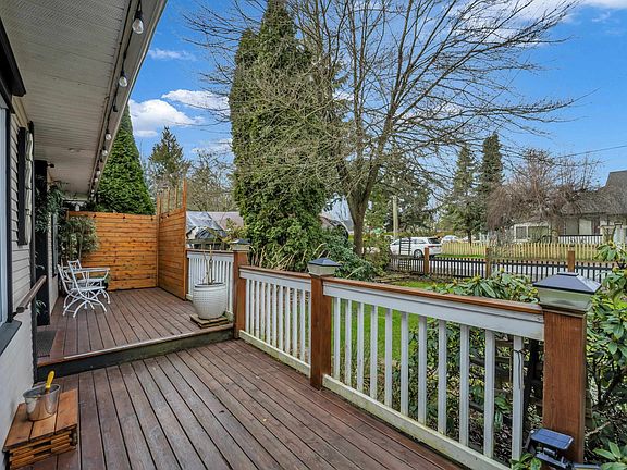 3rd image of 2240 Douglas Cres