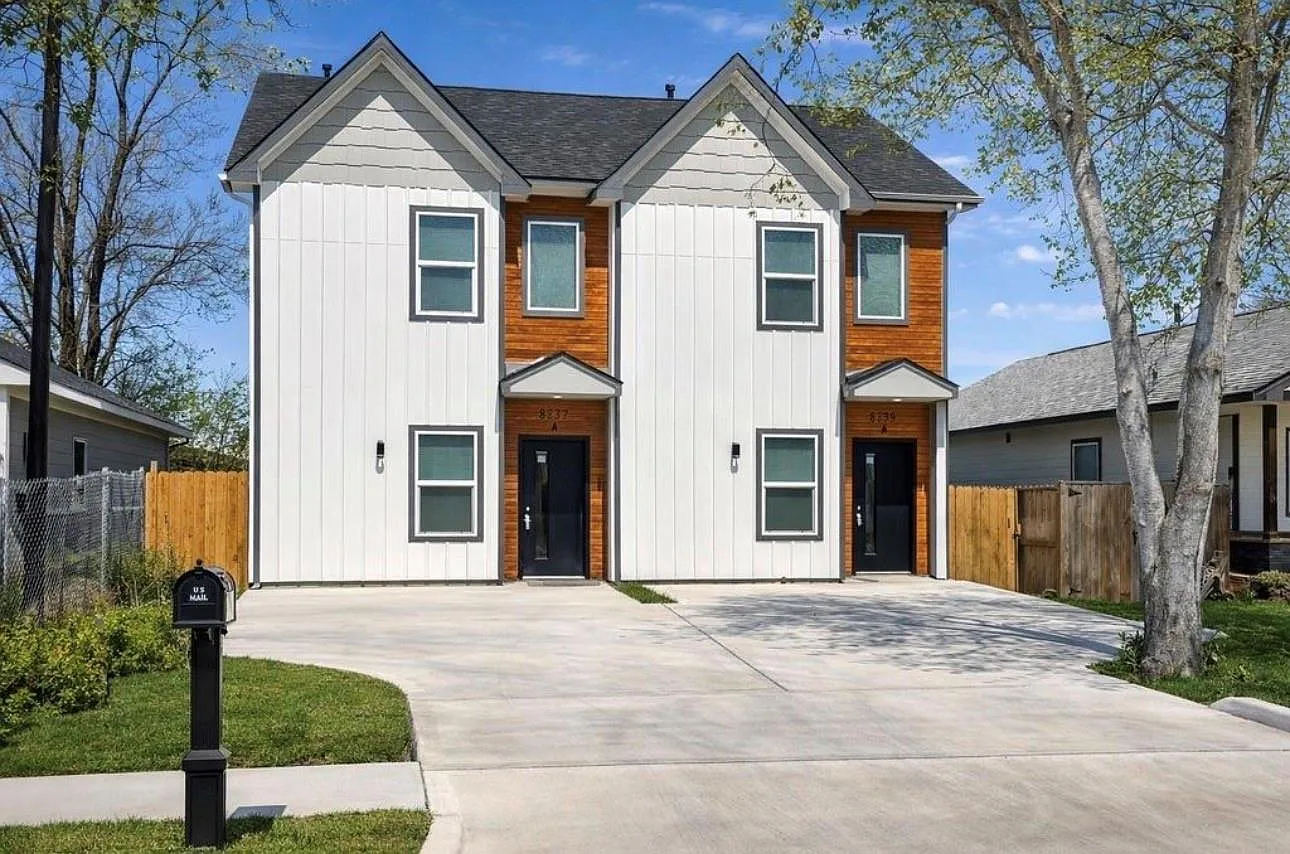 3 bed, 2.5 bath, 2802 sqft, $2,150 — Photo 1