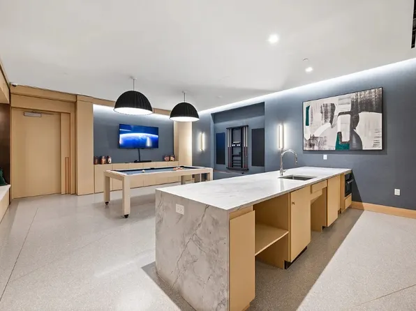 225 West 28th Street image 18 of 21