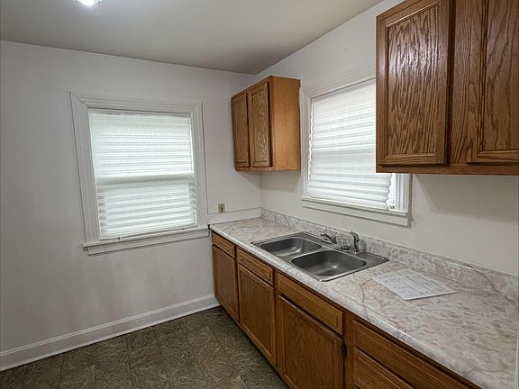 5th image of 306 N 33rd St