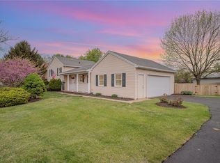388 Longbush Ln, Webster, NY 14580