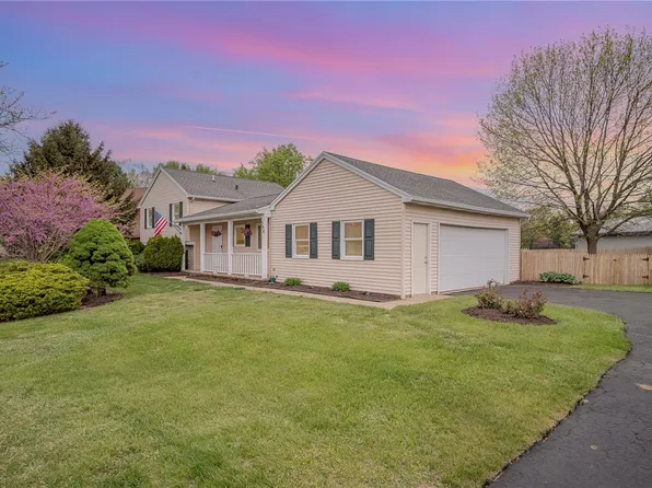 388 Longbush Ln, Webster, NY 14580