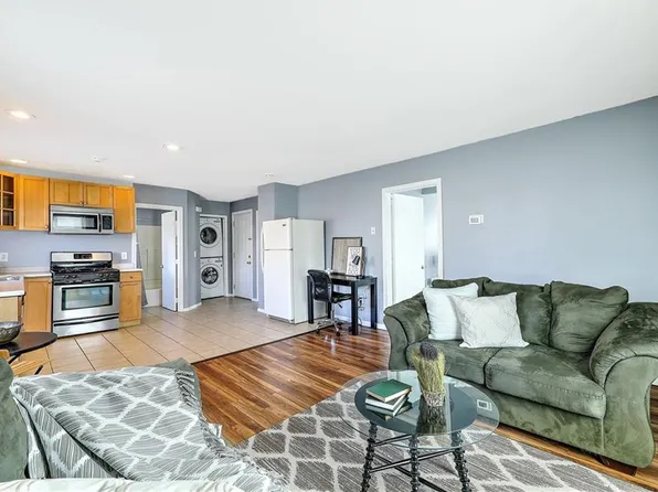 341 Metacom Ave APT 1R, Warren, RI 02885