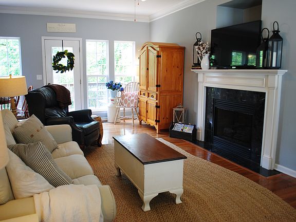3rd image of 6601 Bucksland Dr