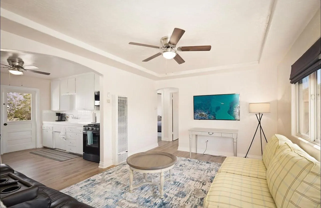 2 bed, 900 sqft, $2,995 — Photo 1