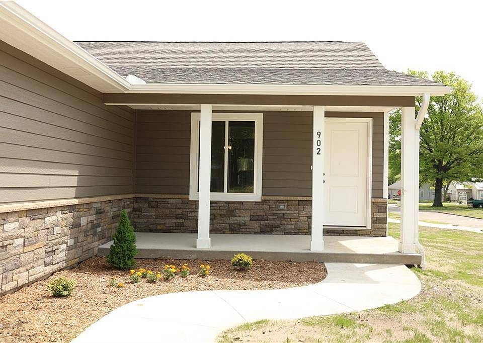 1st image of 902 N 9th St