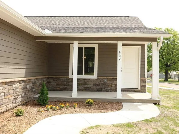 902 N 9th St, Neodesha, KS 66757