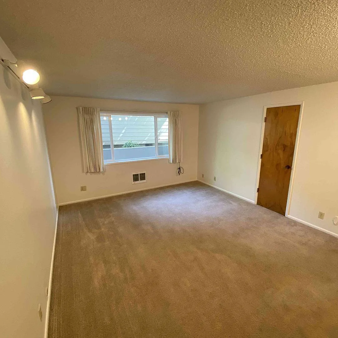 xWillamette Court — Photo 3