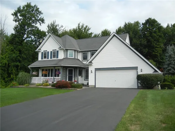 1159 Channing Woods Dr, Webster, NY 14580