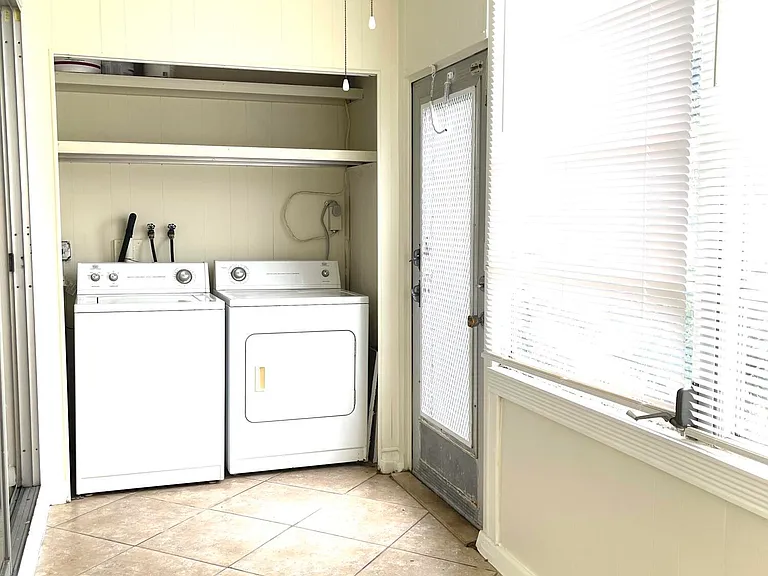 263 Brittany Ave #F — Photo 12