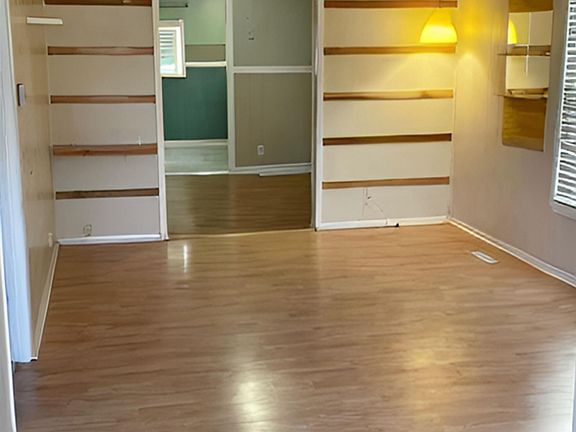 3rd image of 306 Sherwood St