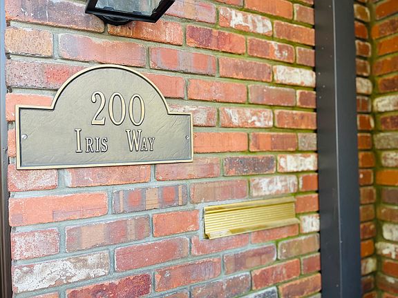 3rd image of 200 Iris Way
