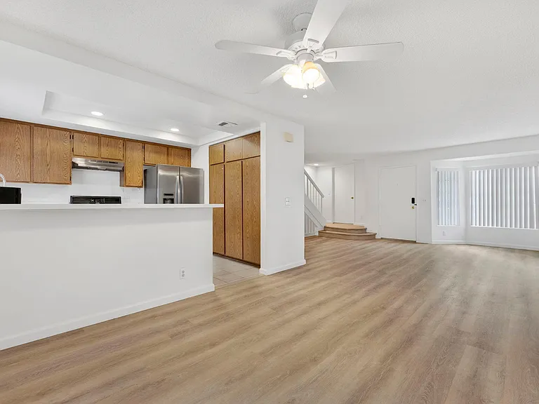1561 W Jefferson Blvd — Photo 8