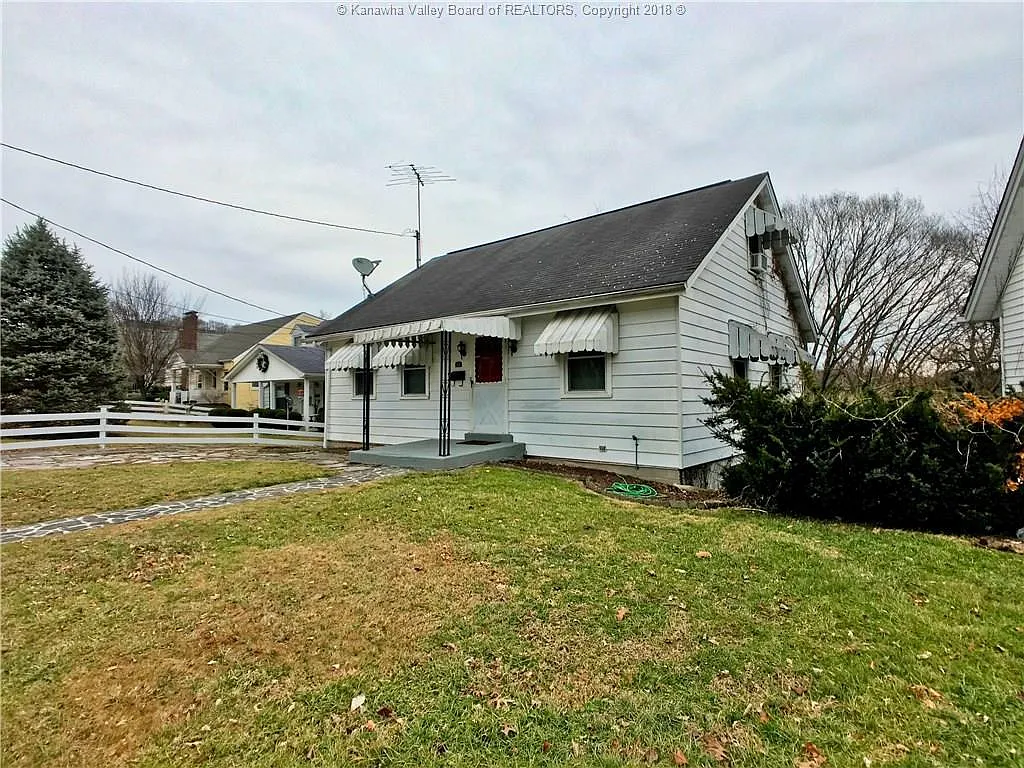 864 Chester Rd photo 1