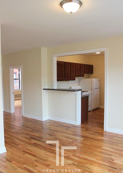 1st image of 3933 N Janssen Ave #3943.5-1W