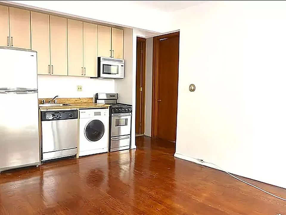1st image of 300 E 52nd St APT 200