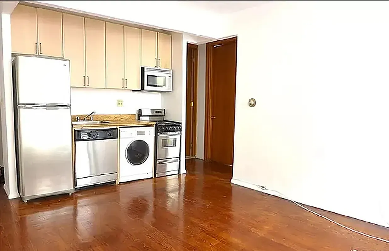 300 East 52nd Street 200
