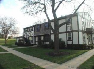 820 Bishop Ct, Schaumburg, IL 60194
