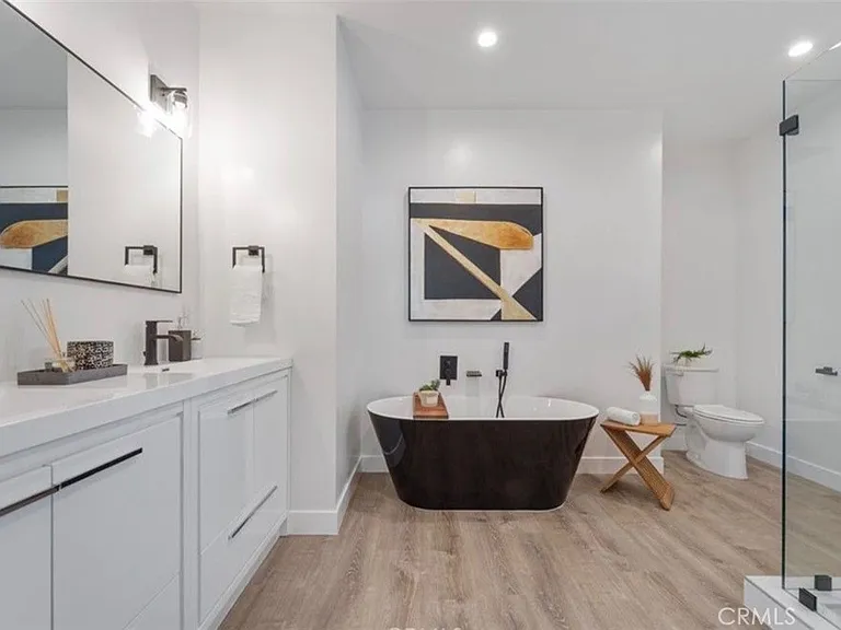 7717 Jamieson Ave — Photo 14