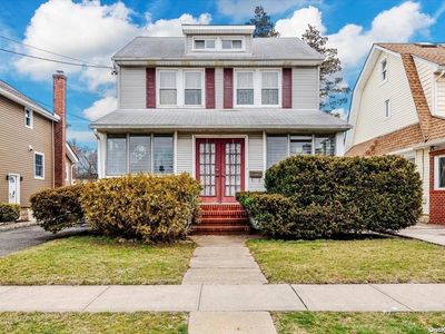 101 E Saint Marks, Valley Stream, NY, 11580